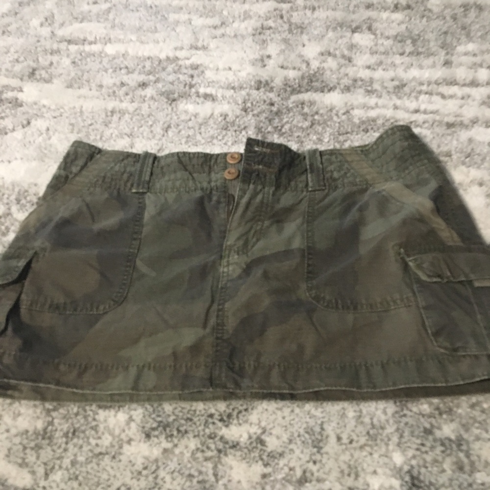 American Eagle Camo Skirt size 10